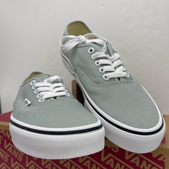Vans Men’s Lt Gray Canvas Authentic Color Theory Pure Grey
VN000D7YEPO Sneakers - Picture 6 of 16